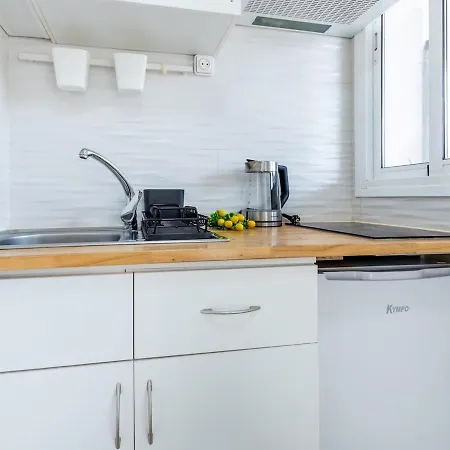 B2 Amazing Front Apartment